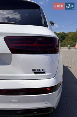 Внедорожник / Кроссовер Audi Q7 2017 в 