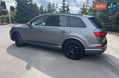 Внедорожник / Кроссовер Audi Q7 2016 в 