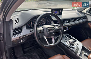 Внедорожник / Кроссовер Audi Q7 2016 в 