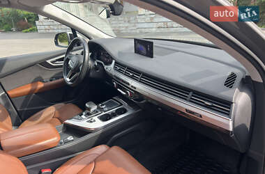 Внедорожник / Кроссовер Audi Q7 2016 в 