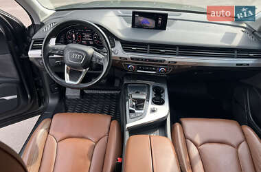 Внедорожник / Кроссовер Audi Q7 2016 в 