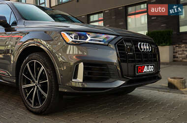 Позашляховик / Кросовер Audi Q7 2019 в 