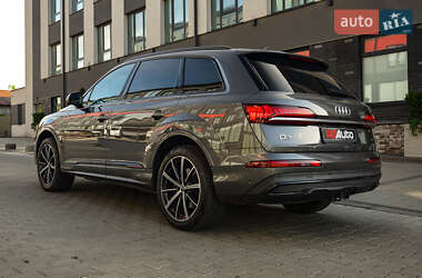 Позашляховик / Кросовер Audi Q7 2019 в 