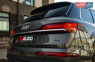 Позашляховик / Кросовер Audi Q7 2019 в 