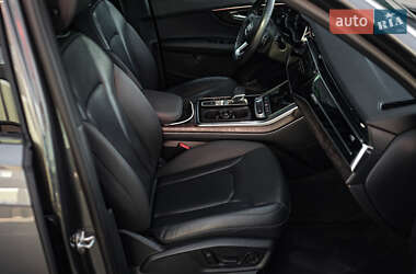 Позашляховик / Кросовер Audi Q7 2019 в 