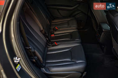 Позашляховик / Кросовер Audi Q7 2019 в 