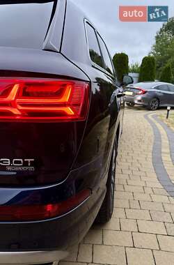 Внедорожник / Кроссовер Audi Q7 2017 в 