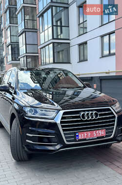Позашляховик / Кросовер Audi Q7 2015 в 