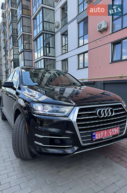 Позашляховик / Кросовер Audi Q7 2015 в 