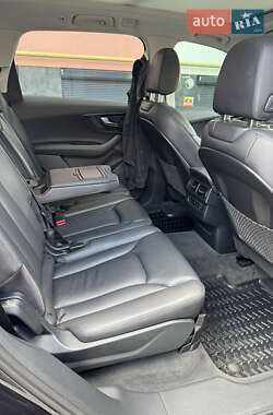 Позашляховик / Кросовер Audi Q7 2015 в 