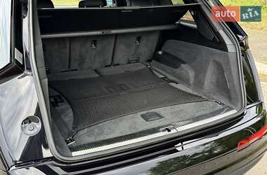 Позашляховик / Кросовер Audi Q7 2019 в 