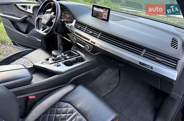 Позашляховик / Кросовер Audi Q7 2019 в 