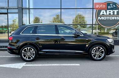 Позашляховик / Кросовер Audi Q7 2025 в 