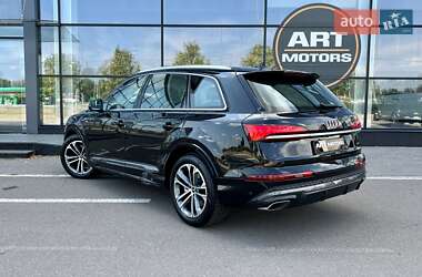 Позашляховик / Кросовер Audi Q7 2025 в 