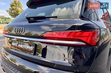 Позашляховик / Кросовер Audi Q7 2025 в 