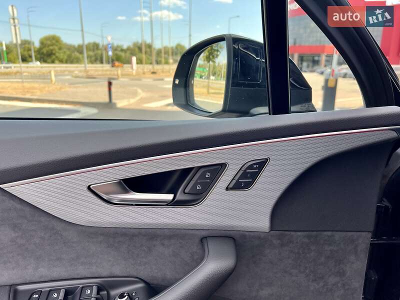 Позашляховик / Кросовер Audi Q7 2025 в Києві