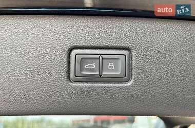 Позашляховик / Кросовер Audi Q7 2025 в 