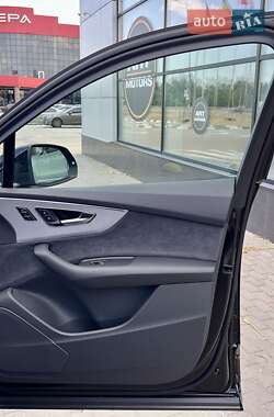 Позашляховик / Кросовер Audi Q7 2025 в 