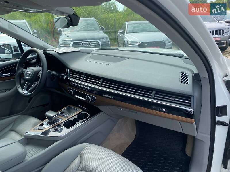 Позашляховик / Кросовер Audi Q7 2016 в Львові