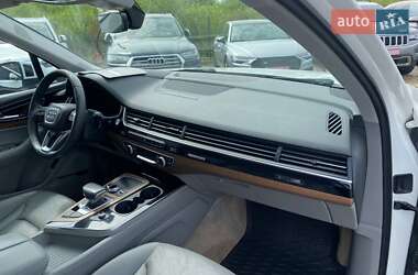 Внедорожник / Кроссовер Audi Q7 2016 в 