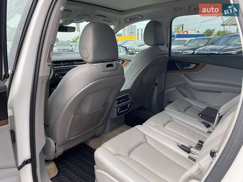 Позашляховик / Кросовер Audi Q7 2016 в Львові