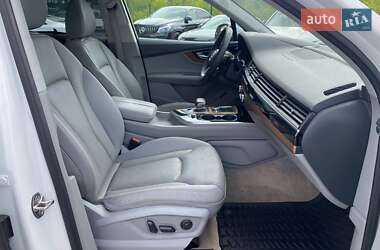 Внедорожник / Кроссовер Audi Q7 2016 в 