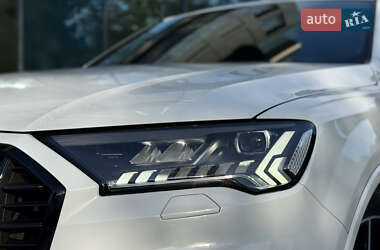 Позашляховик / Кросовер Audi Q7 2022 в 