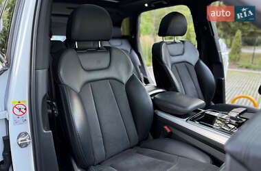 Позашляховик / Кросовер Audi Q7 2022 в 