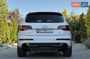 Позашляховик / Кросовер Audi Q7 2013 в 
