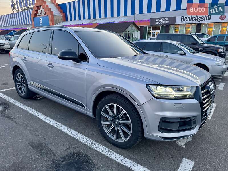 Позашляховик / Кросовер Audi Q7 2016 в Києві