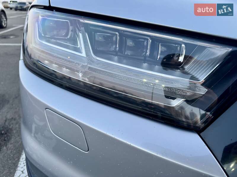Позашляховик / Кросовер Audi Q7 2016 в Києві