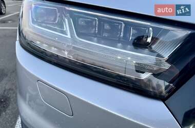 Позашляховик / Кросовер Audi Q7 2016 в 