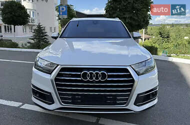 Позашляховик / Кросовер Audi Q7 2018 в 