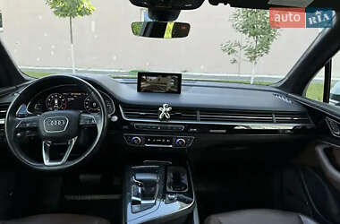 Позашляховик / Кросовер Audi Q7 2018 в 