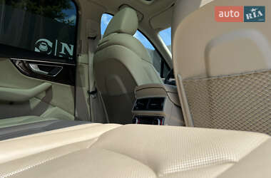 Позашляховик / Кросовер Audi Q7 2018 в 