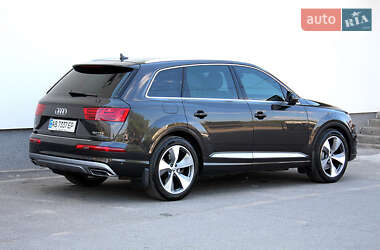 Позашляховик / Кросовер Audi Q7 2016 в 