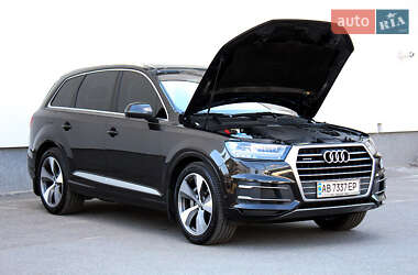 Позашляховик / Кросовер Audi Q7 2016 в 