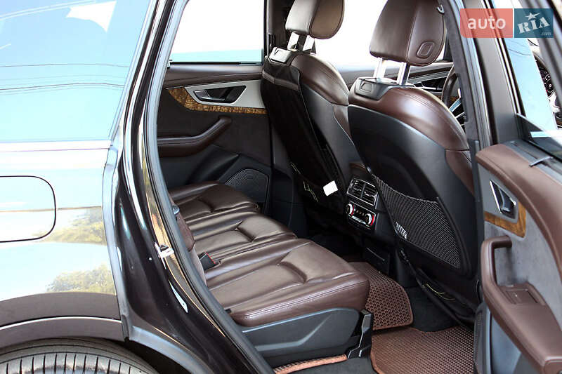 Позашляховик / Кросовер Audi Q7 2016 в Вінниці