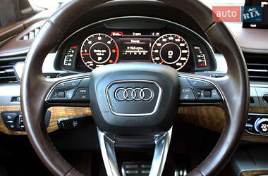 Позашляховик / Кросовер Audi Q7 2016 в 