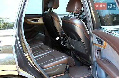 Позашляховик / Кросовер Audi Q7 2016 в 