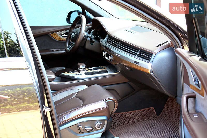 Позашляховик / Кросовер Audi Q7 2016 в Вінниці
