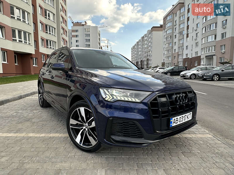 Позашляховик / Кросовер Audi Q7 2020 в 