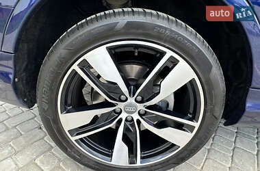 Позашляховик / Кросовер Audi Q7 2020 в 