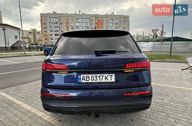 Позашляховик / Кросовер Audi Q7 2020 в 
