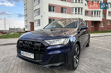 Позашляховик / Кросовер Audi Q7 2020 в 
