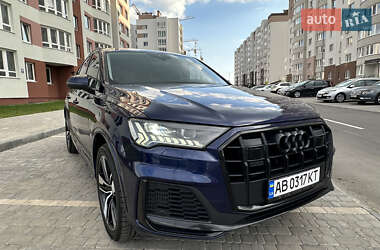 Позашляховик / Кросовер Audi Q7 2020 в 