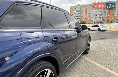 Позашляховик / Кросовер Audi Q7 2020 в 