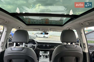 Позашляховик / Кросовер Audi Q7 2020 в 