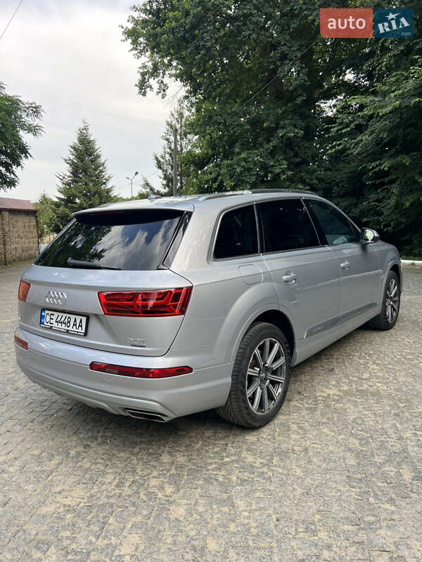Позашляховик / Кросовер Audi Q7 2017 в Чернівцях