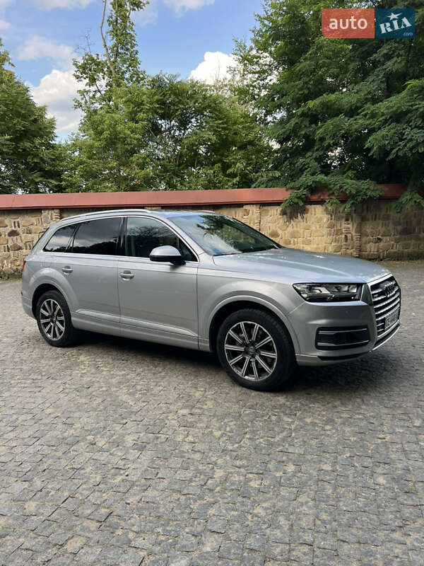 Позашляховик / Кросовер Audi Q7 2017 в Чернівцях